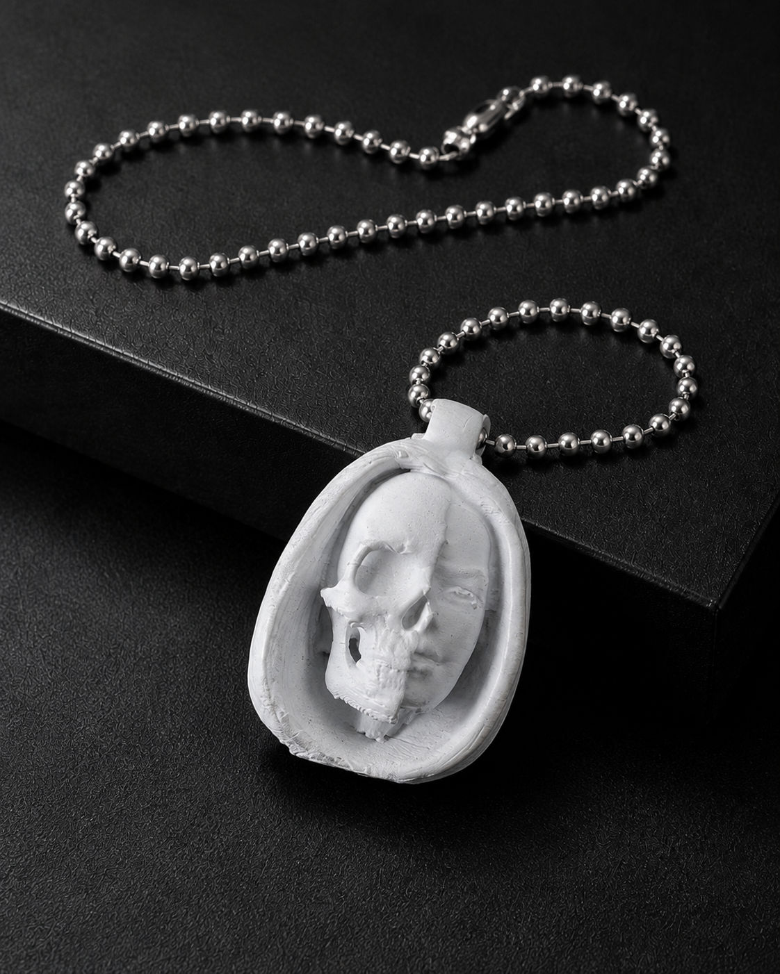 DOLLS SKULL HEAD NECKLACE (WHITE)