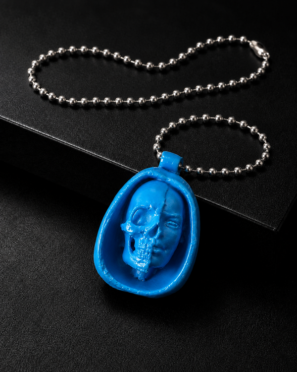 DOLLS SKULL HEAD NECKLACE (BLUE) — création SVHAINE ALVAREZ — vue 1