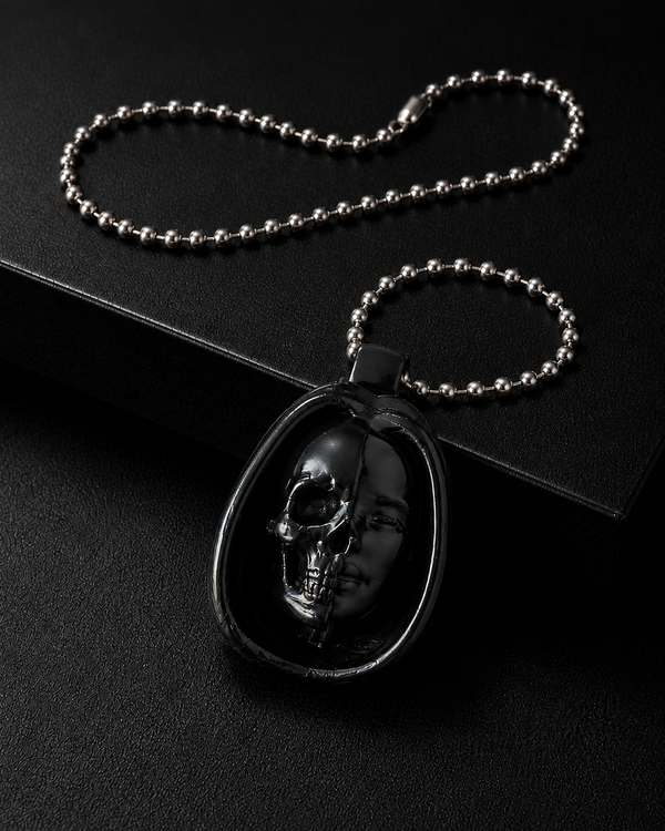 DOLLS SKULL HEAD NECKLACE (BLACK) — création SVHAINE ALVAREZ — vue 1