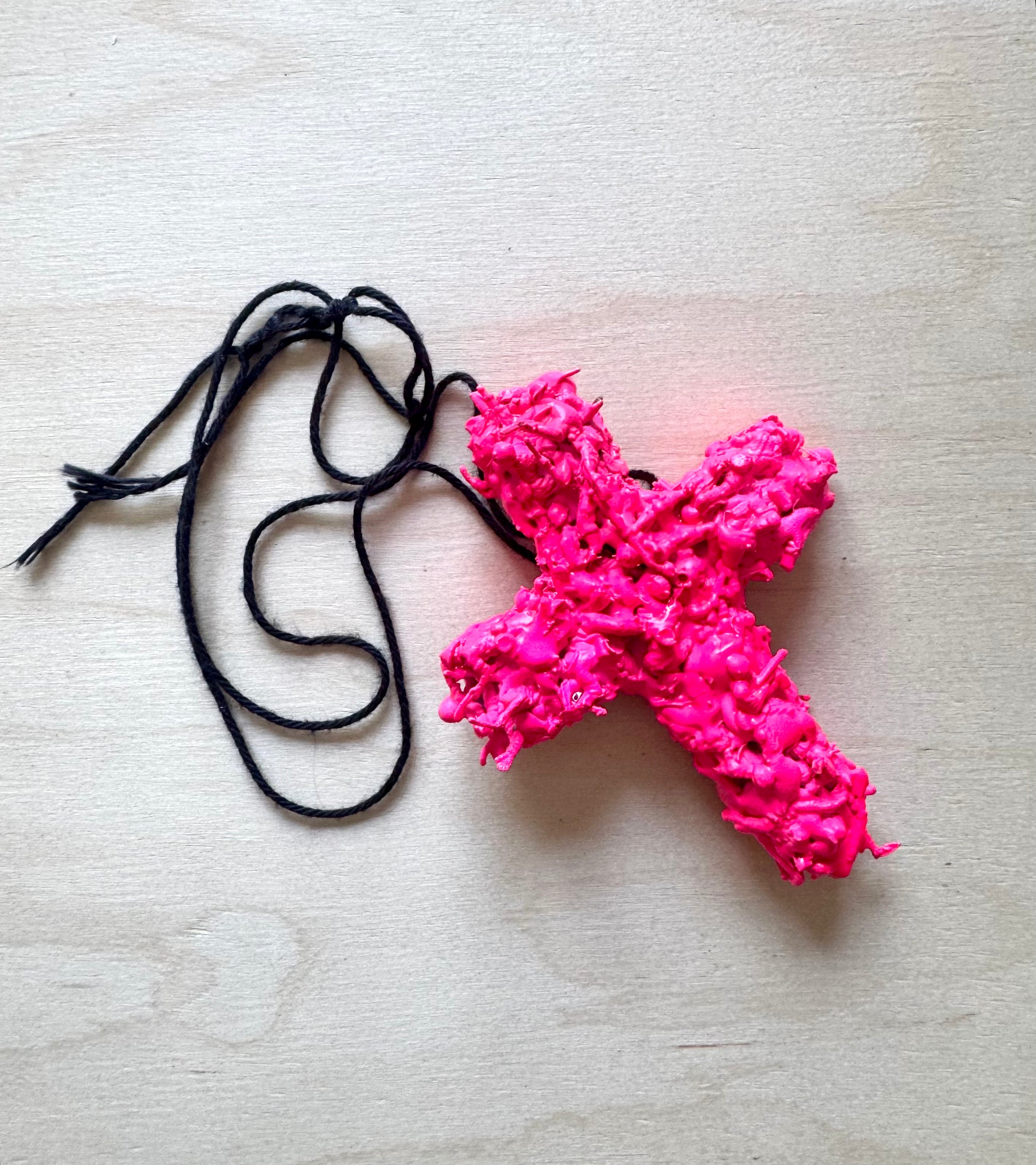 NECKLACE PINK CROSS (HANDMADE)