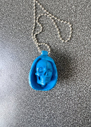 DOLLS SKULL HEAD NECKLACE (BLUE)