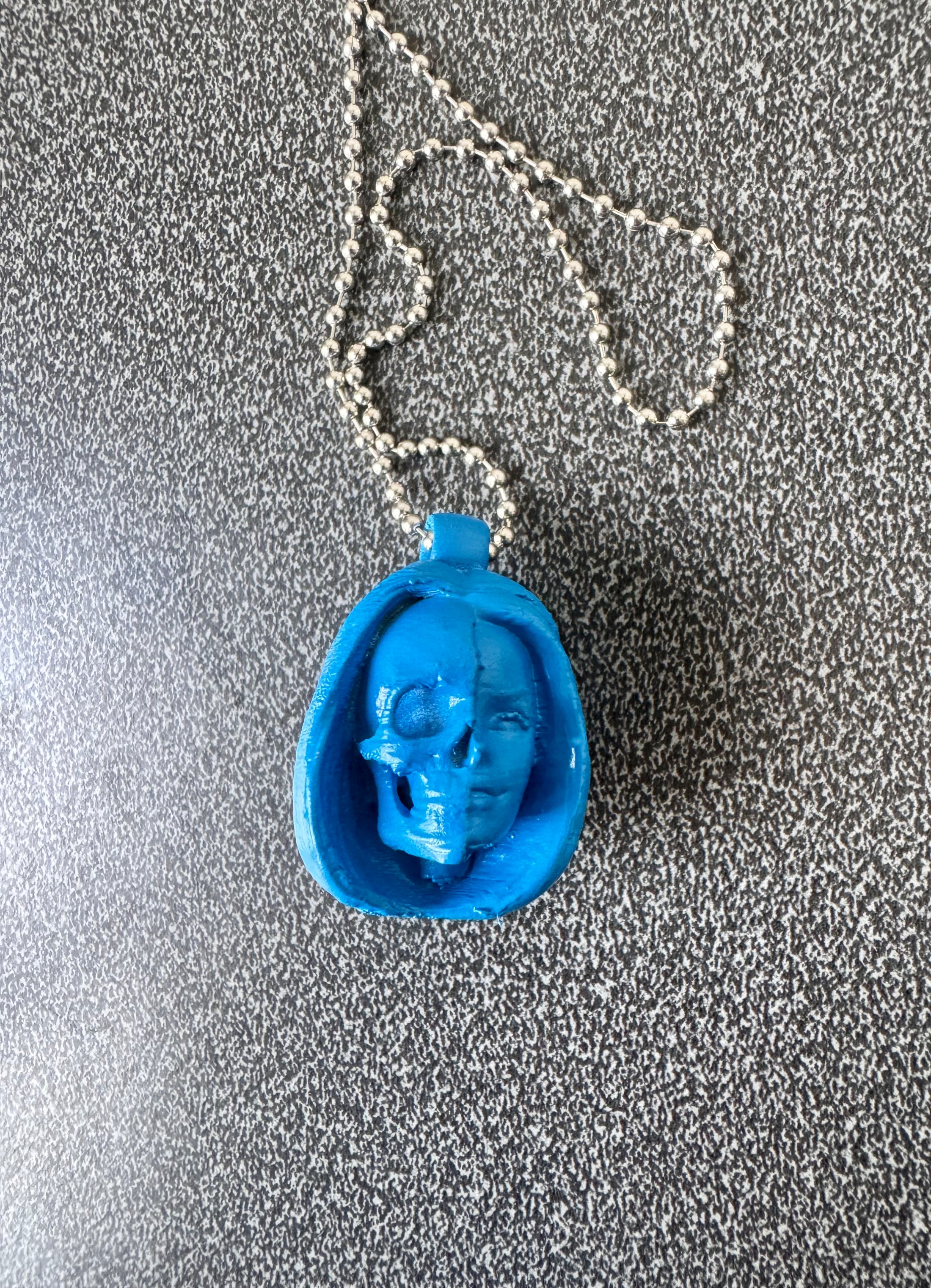 DOLLS SKULL HEAD NECKLACE (BLUE)