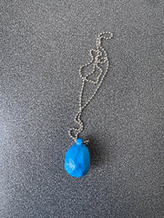 DOLLS SKULL HEAD NECKLACE (BLUE)