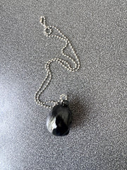 DOLLS SKULL HEAD NECKLACE (BLACK)