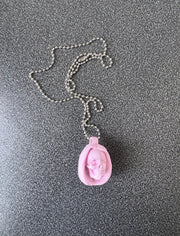 DOLLS SKULL HEAD NECKLACE (PINK)