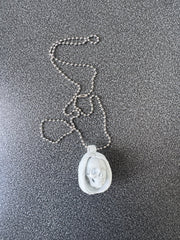 DOLLS SKULL HEAD NECKLACE (WHITE)